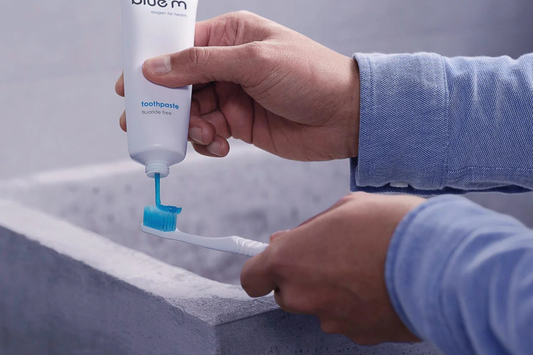 5 mistakes we make while brushing our teeth (and how to prevent them)